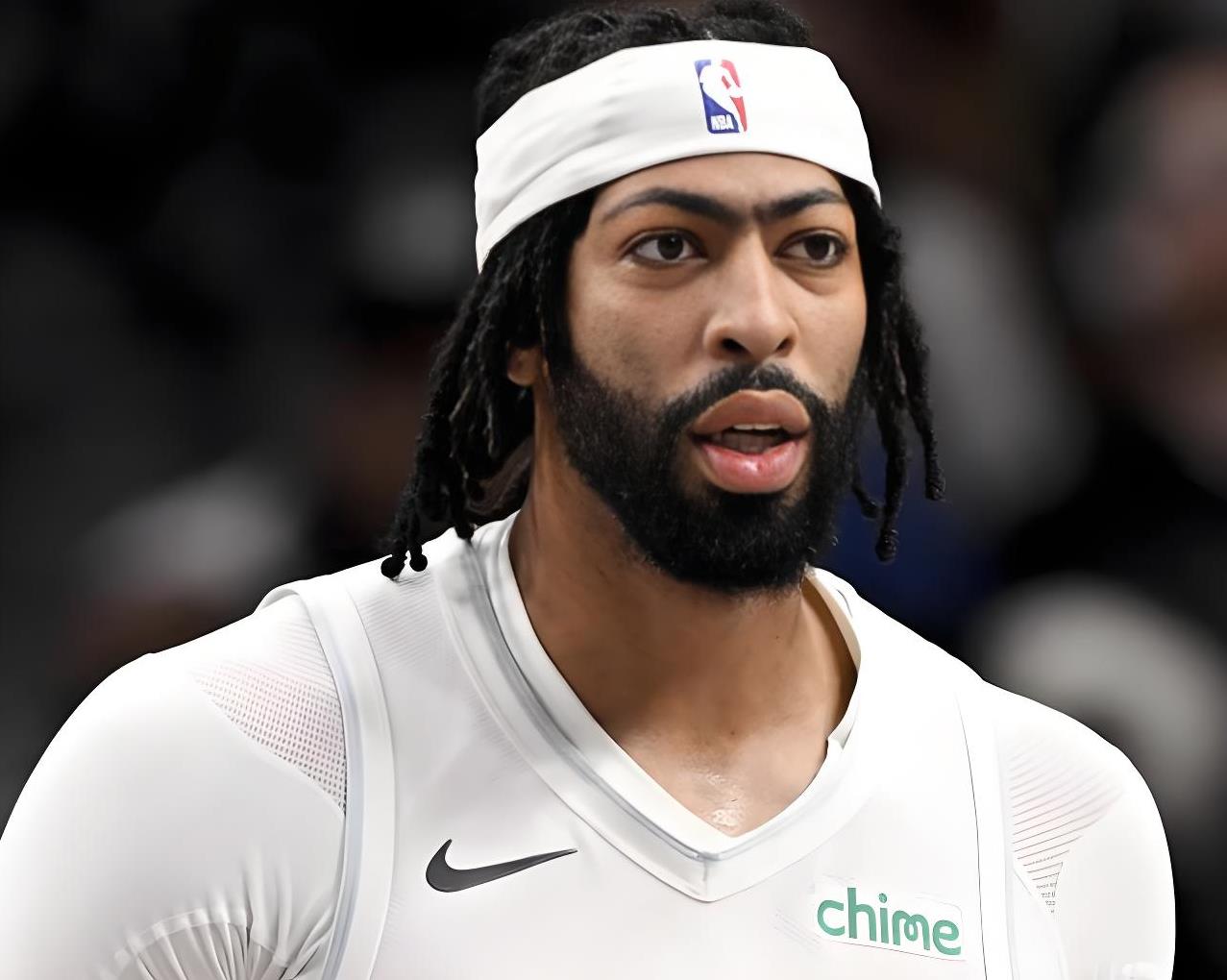 今夜达拉斯独行侠调整名单以备NBA总决赛，临场应变环节打磨，媒体盛赞，更衣室氛围转暖的简单介绍