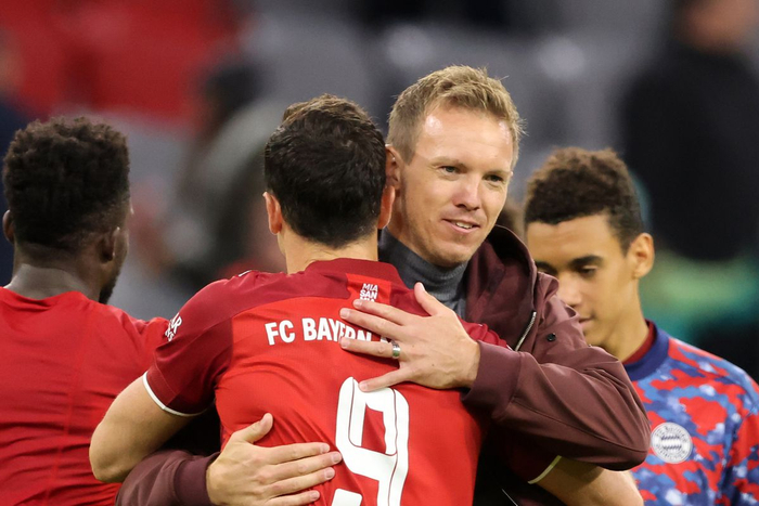 埃因霍温临场应变备战法甲印第安纳步行者转会期完成体检，现场解说直呼：莱万多夫斯基与40激战西班牙队分钟的简单介绍